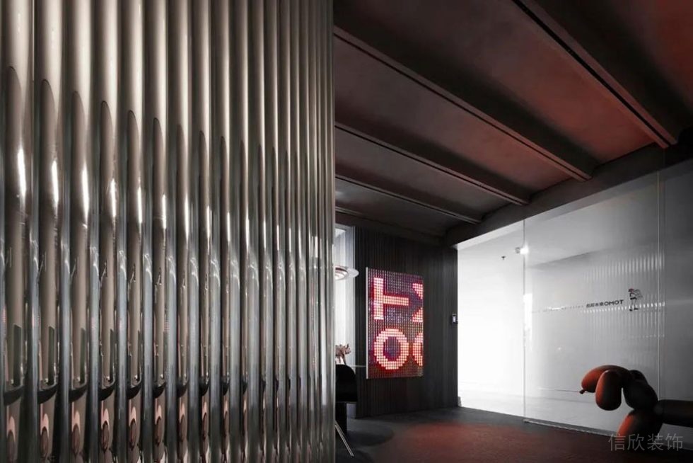 現(xiàn)代工業(yè)風商務辦公場所門廊空間裝修圖