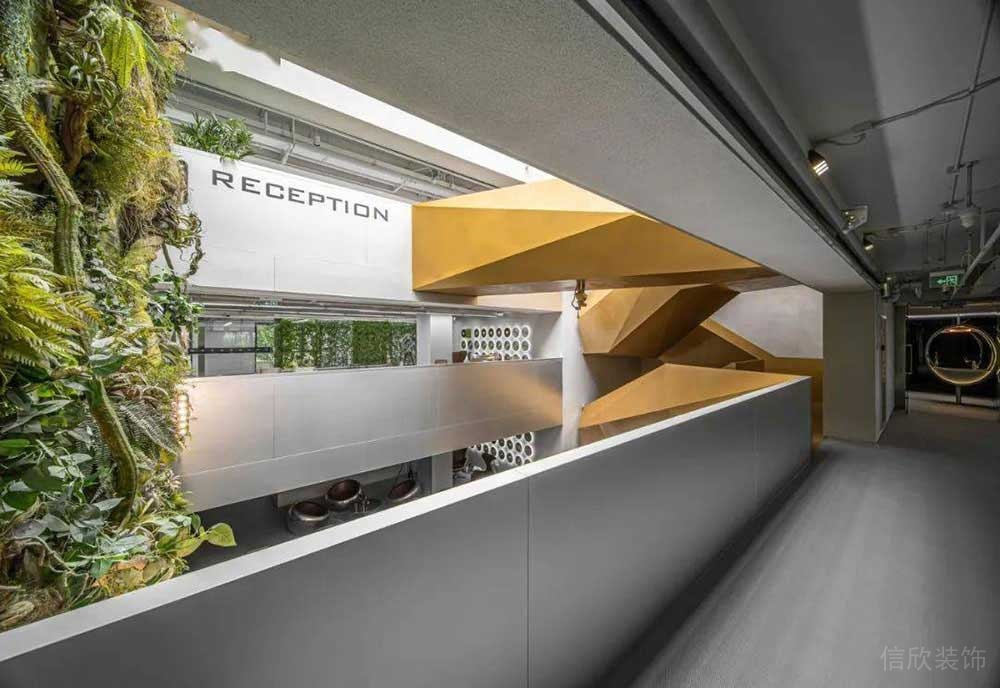 現(xiàn)代工業(yè)風(fēng)商務(wù)辦公空間樓層過(guò)廊裝修圖