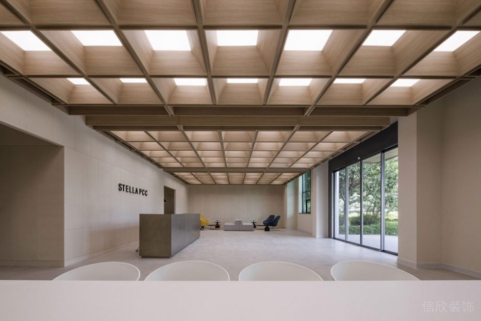 現(xiàn)代簡約風(fēng)格公共辦公室大堂裝修圖