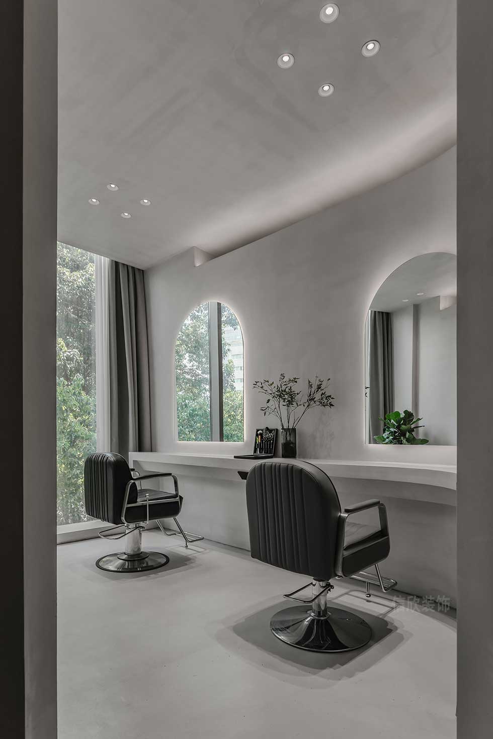 深圳龍崗工業(yè)風(fēng)美發(fā)沙龍?jiān)煨蛥^(qū)裝修設(shè)計(jì)