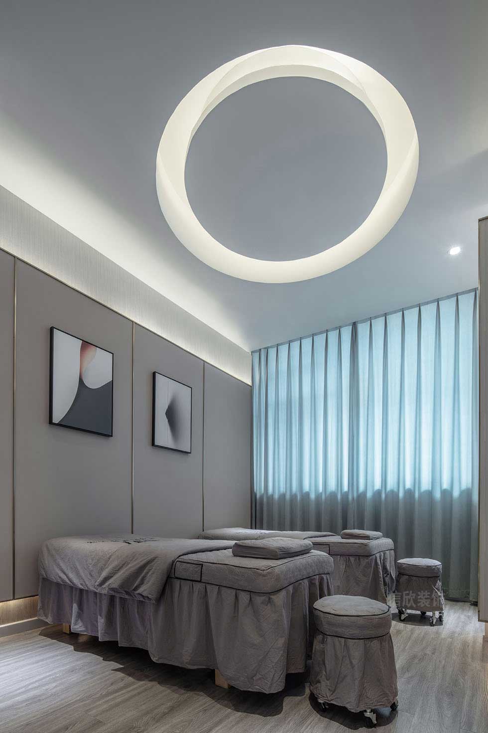 美容店房間圓環(huán)形天花吊頂裝修設(shè)計圖