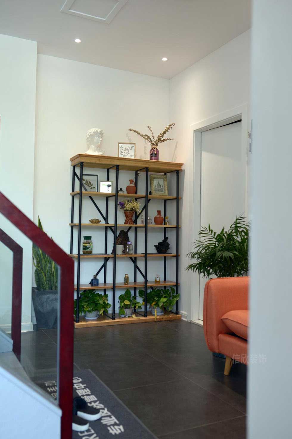 美容店鋼木結(jié)構(gòu)展示柜