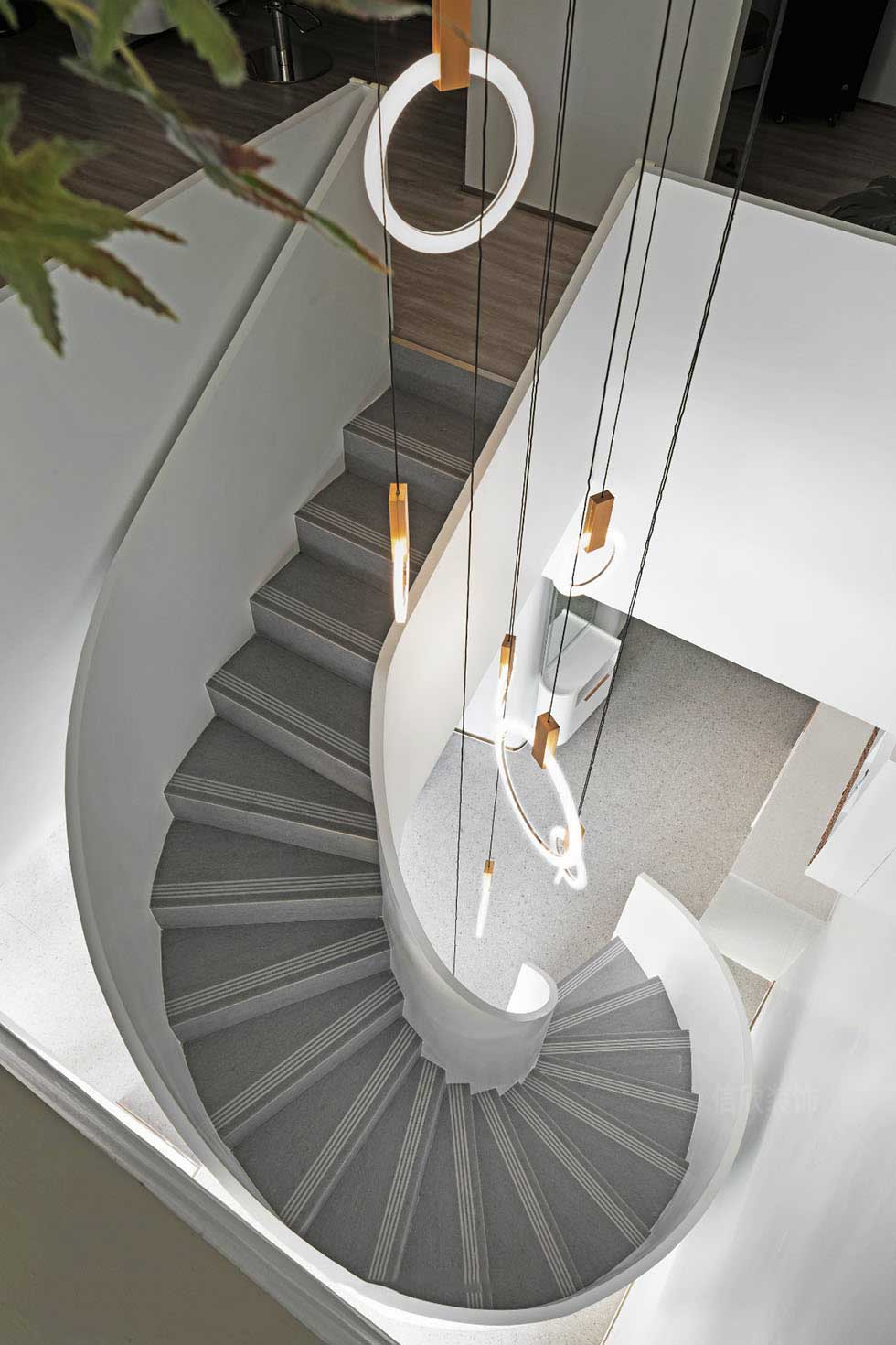 深圳羅湖時尚發(fā)型會所裝修樓梯實景案例