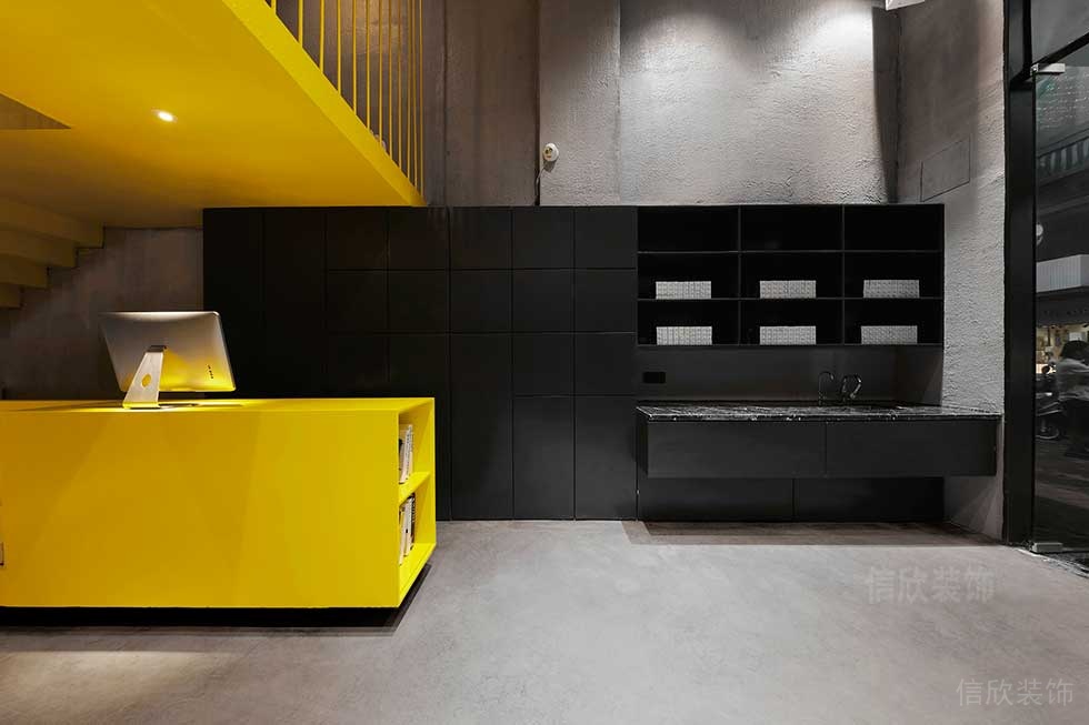 深圳鹽田工業(yè)風(fēng)美發(fā)店前臺裝修設(shè)計 深圳鹽田工業(yè)風(fēng)美發(fā)店前臺裝修設(shè)計