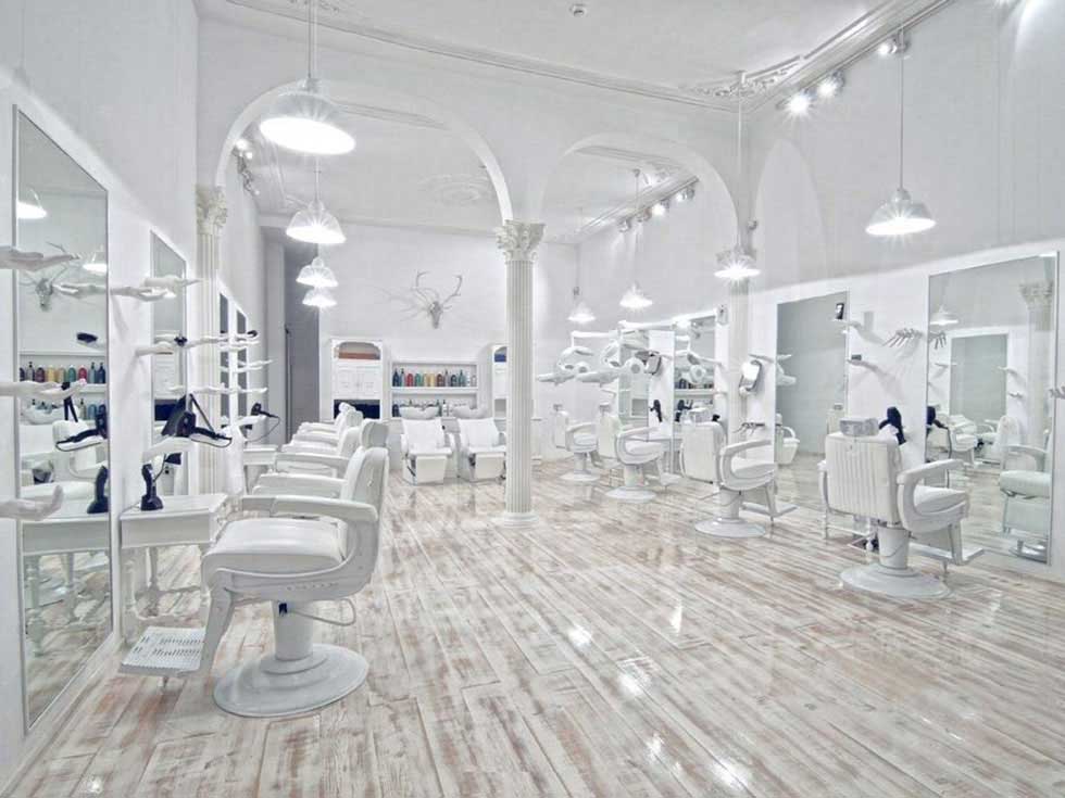 白色的美發(fā)店頂面裝修設計