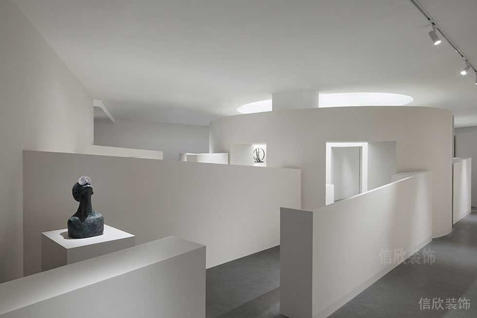 現(xiàn)代簡(jiǎn)約風(fēng)過道裝修效果圖辦公室創(chuàng)意斜坡過道