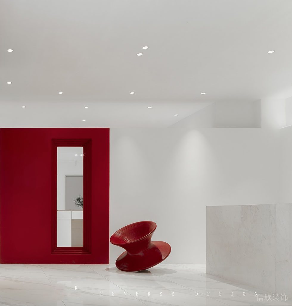 內(nèi)嵌式簡(jiǎn)約現(xiàn)代吸頂燈裝修效果圖紅色鏤空墻體藝術(shù)旋轉(zhuǎn)沙發(fā)裝修辦公室過(guò)道裝修大理石地板