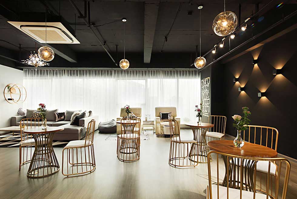 黑色時尚美容店休息區(qū)裝修設(shè)計(jì)