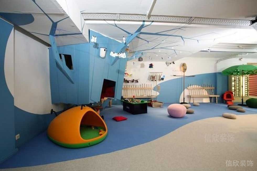 藍色墻繪童趣設計弧線地板效果圖pvc地板娛樂區(qū)培訓機構裝修