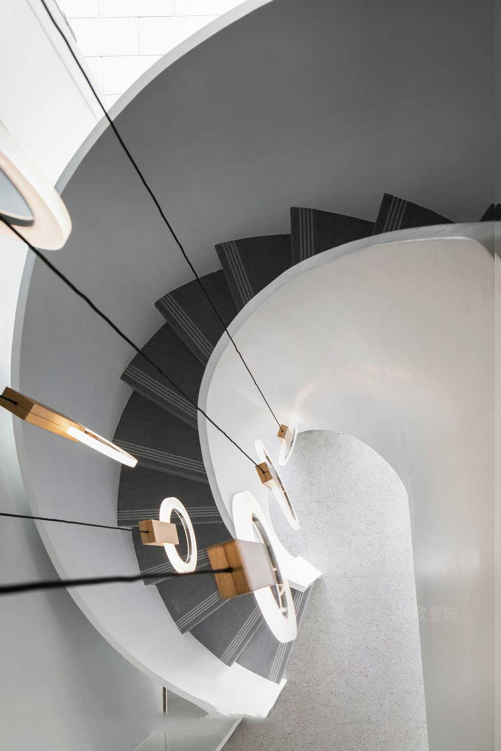 深圳羅湖時尚發(fā)型會所裝修吊燈實景案例