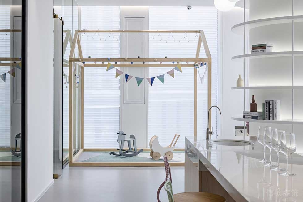 尖屋頂框架造型游樂區(qū)