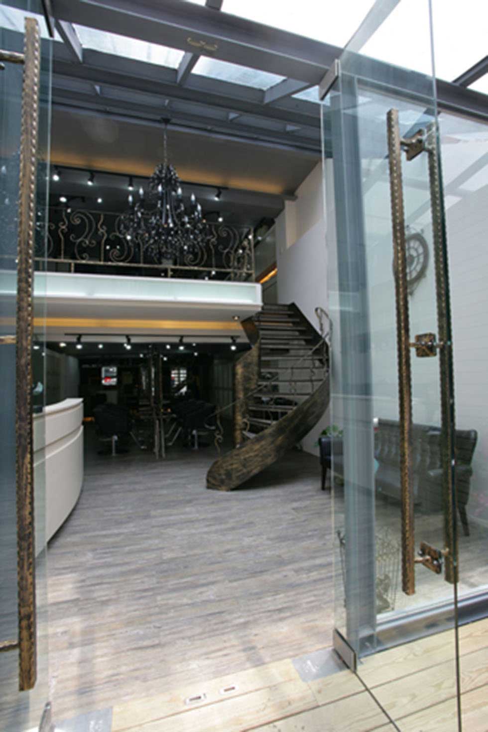 100平米復(fù)式美發(fā)店入戶裝修設(shè)計