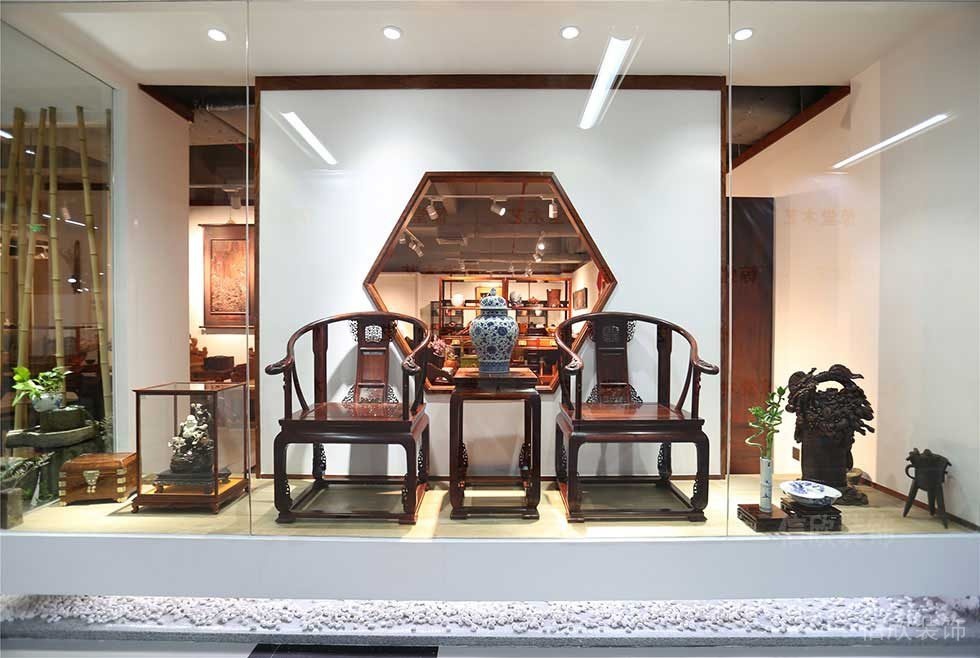 對(duì)稱(chēng)式展廳會(huì)場(chǎng)玻璃櫥窗效果家居設(shè)計(jì)店鋪裝修效果圖