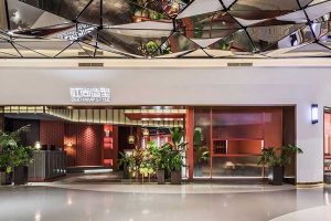 造型設計發(fā)型店鋪效果圖鏡面天花幾何裝修店鋪效果圖