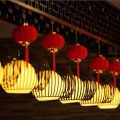 中式木質(zhì)燈籠餐廳裝修鏤空墻體設(shè)計(jì)懸掛區(qū)餐廳效果圖
