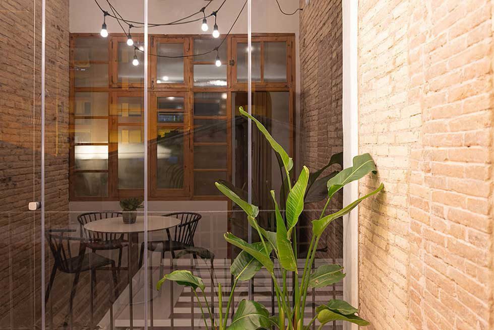 鋼化高強(qiáng)玻璃現(xiàn)代簡約風(fēng)紅墻簡約風(fēng)辦公室休息區(qū)裝修