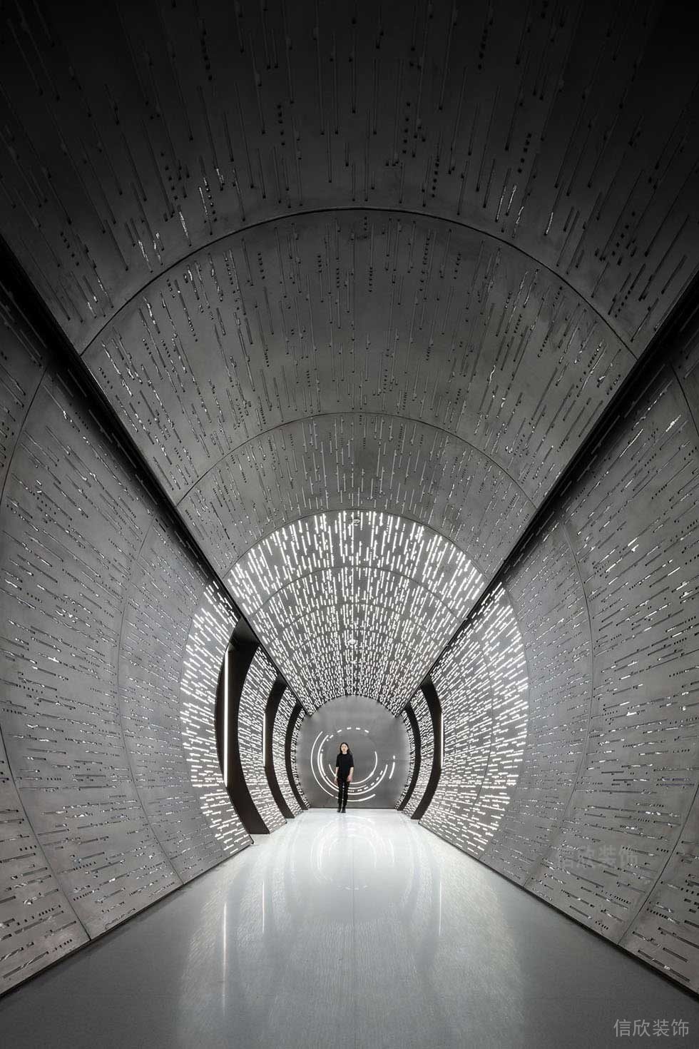 黑色直線過(guò)道裝修鏤空燈飾設(shè)計(jì)圖大理石地板裝修辦公室