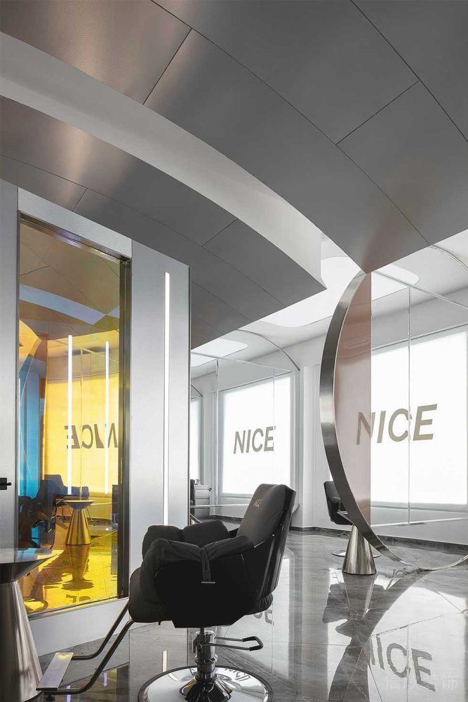 發(fā)型工作室沙龍中心大理石地板裝修設(shè)計(jì)黃色墻體玻璃隔斷