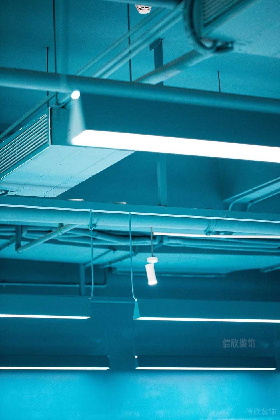 工業(yè)風(fēng)辦公室天花燈具裝修圖