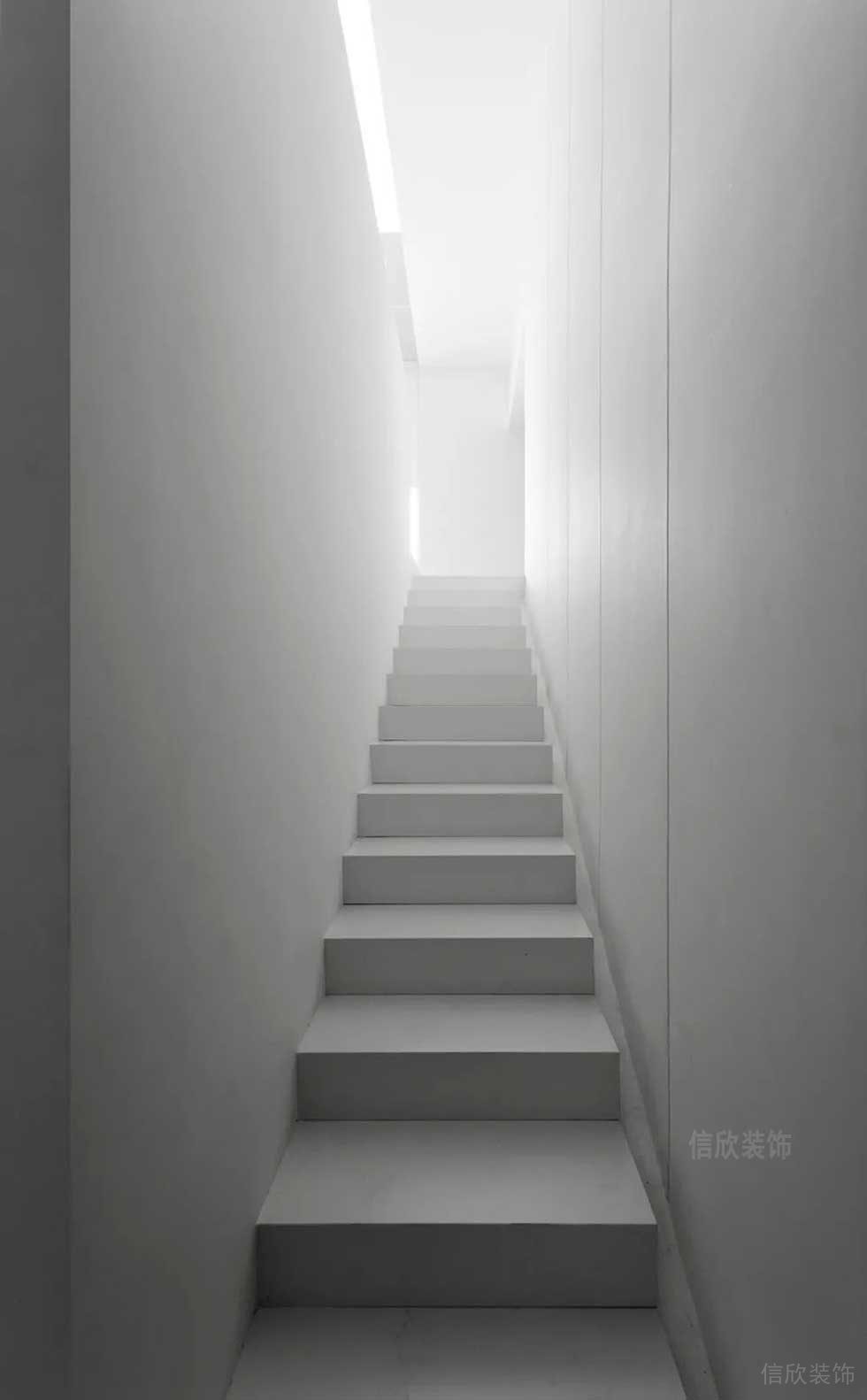 極簡風(fēng)格辦公室樓梯過道裝修圖