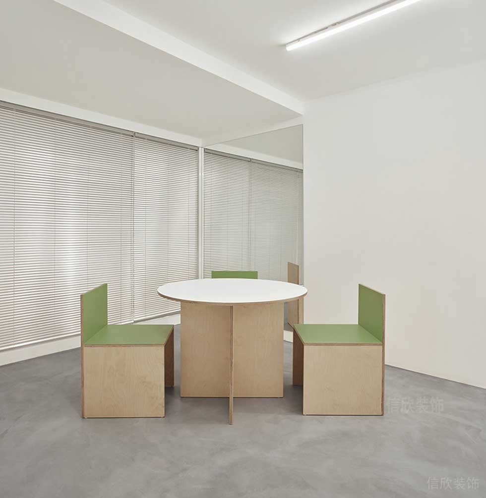 極簡(jiǎn)風(fēng)格辦公室裝修工程洽談區(qū)效果圖