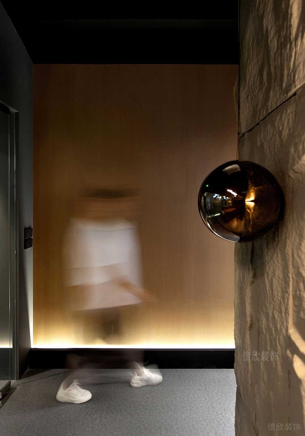 簡(jiǎn)約風(fēng)格辦公空間過(guò)道墻面藝術(shù)掛飾效果圖