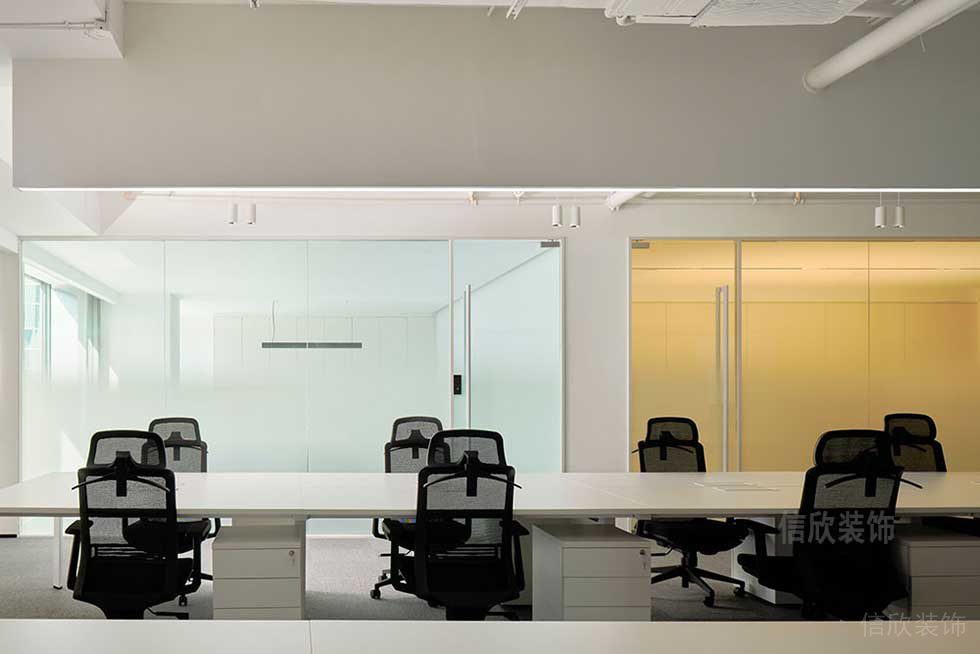 簡約風(fēng)格公司案例辦公區(qū)設(shè)計圖