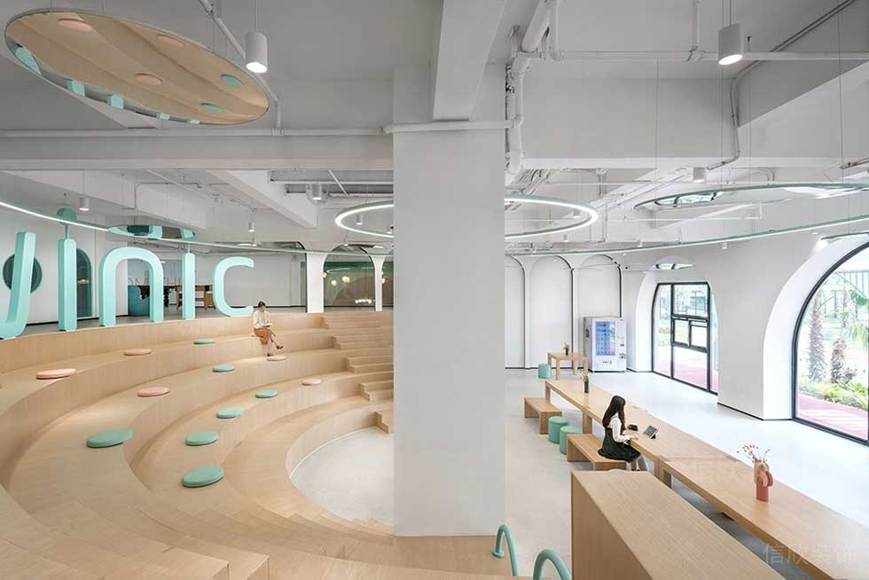 現(xiàn)代北歐風辦公室階梯式休閑閱讀廳裝修圖