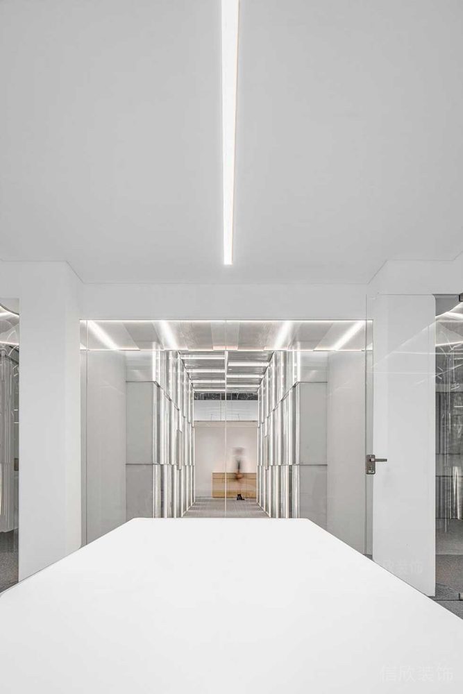 現(xiàn)代風(fēng)格商務(wù)辦公室走廊藝術(shù)燈光效果圖