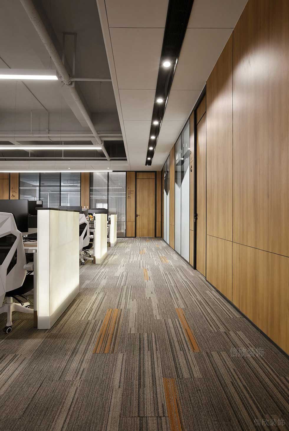 現(xiàn)代簡(jiǎn)約風(fēng)格辦公室工作區(qū)過道裝修圖