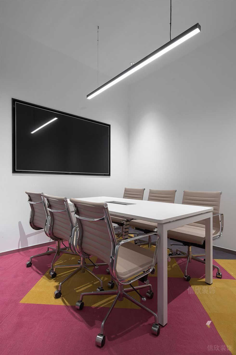 現(xiàn)代簡約風(fēng)格企業(yè)辦公空間小型會議室裝修圖