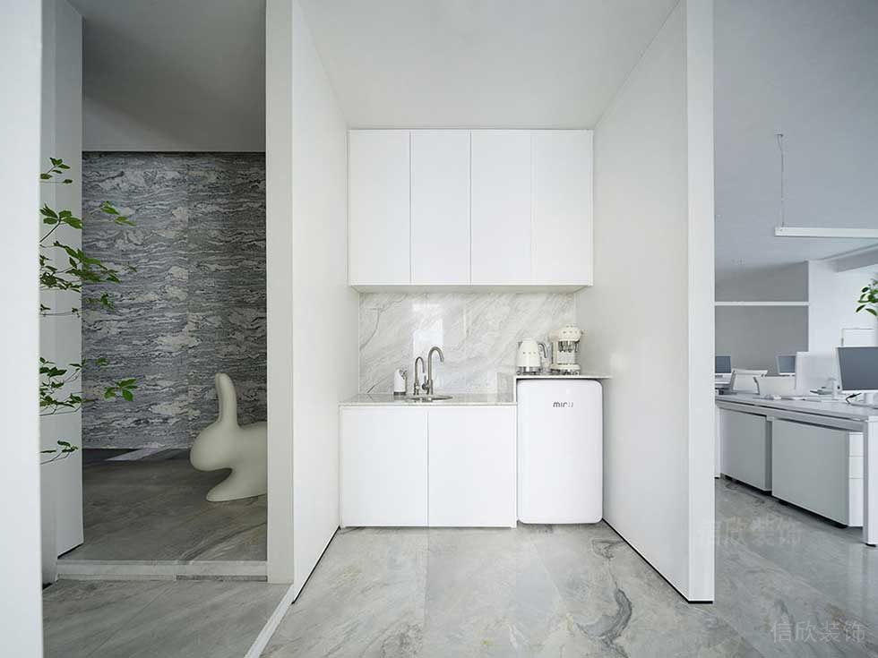 現(xiàn)代簡約風格企業(yè)辦公室案例茶水間裝修圖