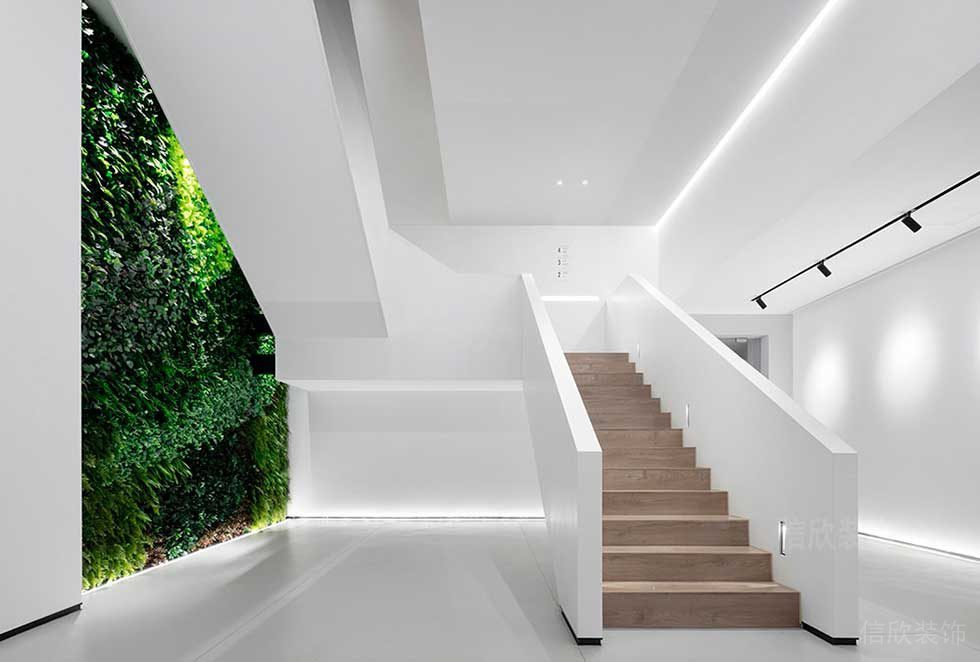 現(xiàn)代簡約風格商務(wù)辦公室樓梯廳裝修圖