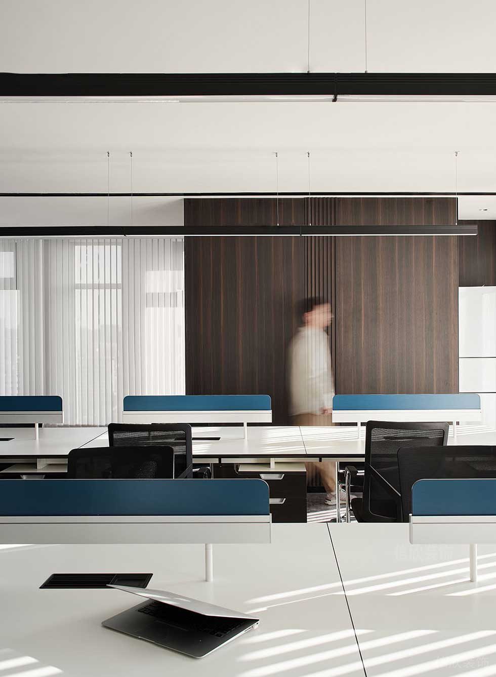 現(xiàn)代簡約風(fēng)格商務(wù)公司辦公區(qū)裝修圖