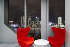 現(xiàn)代簡約風(fēng)格寫字樓休閑洽談區(qū)裝修圖