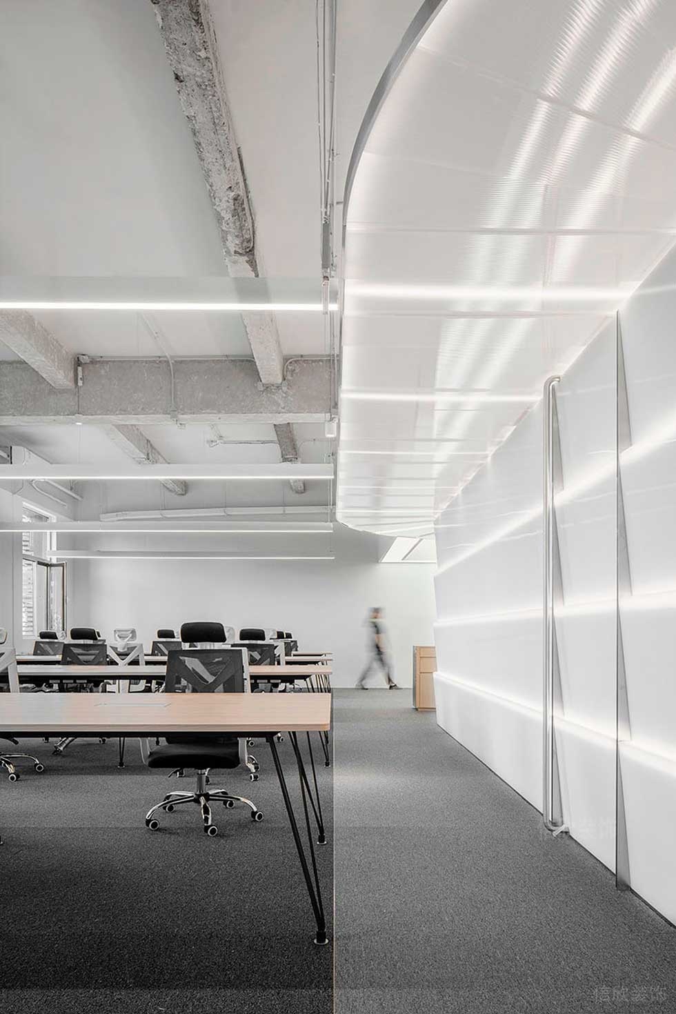 現(xiàn)代簡(jiǎn)約風(fēng)格公司裝修工程辦公區(qū)過(guò)道效果圖