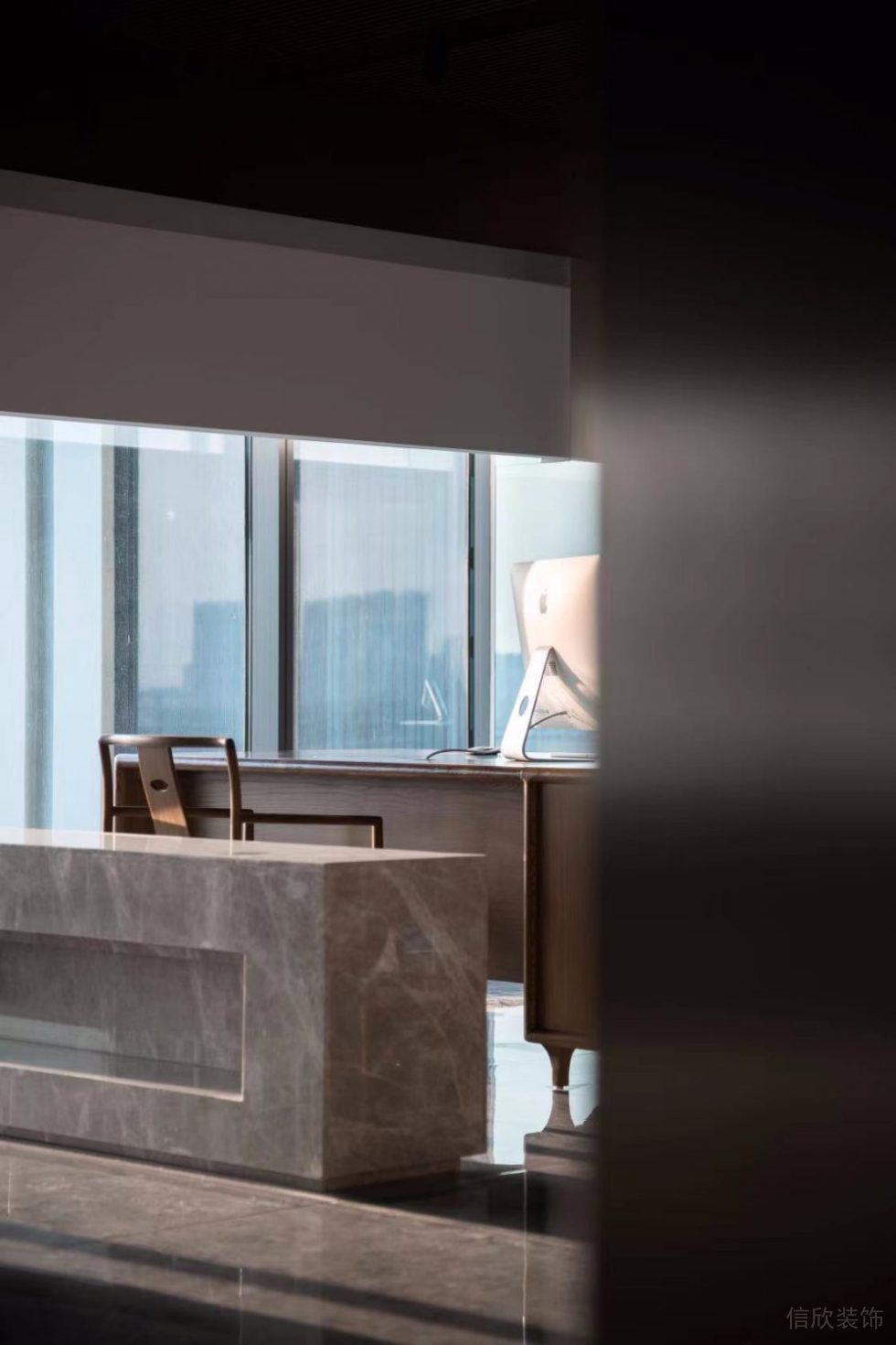 現(xiàn)代中式風(fēng)格商務(wù)公司總經(jīng)理辦公室效果圖