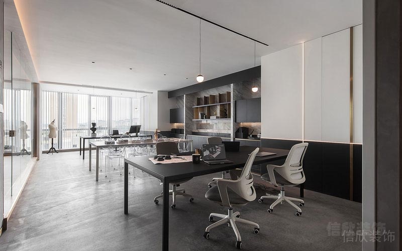 深圳南山現(xiàn)代工業(yè)風(fēng)設(shè)計(jì)公司辦公室裝修地面鋪設(shè)