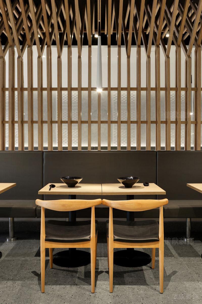 深圳華強(qiáng)北餐飲裝修設(shè)計(jì)公司案例木條隔斷