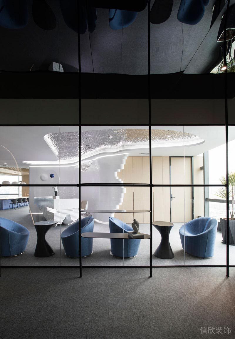 造型多變的世界金融中心公司辦公室裝修設(shè)計