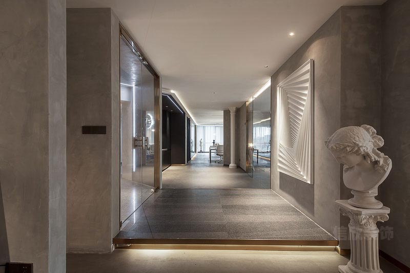 深圳南山現(xiàn)代工業(yè)風(fēng)設(shè)計(jì)公司辦公室裝修過道 