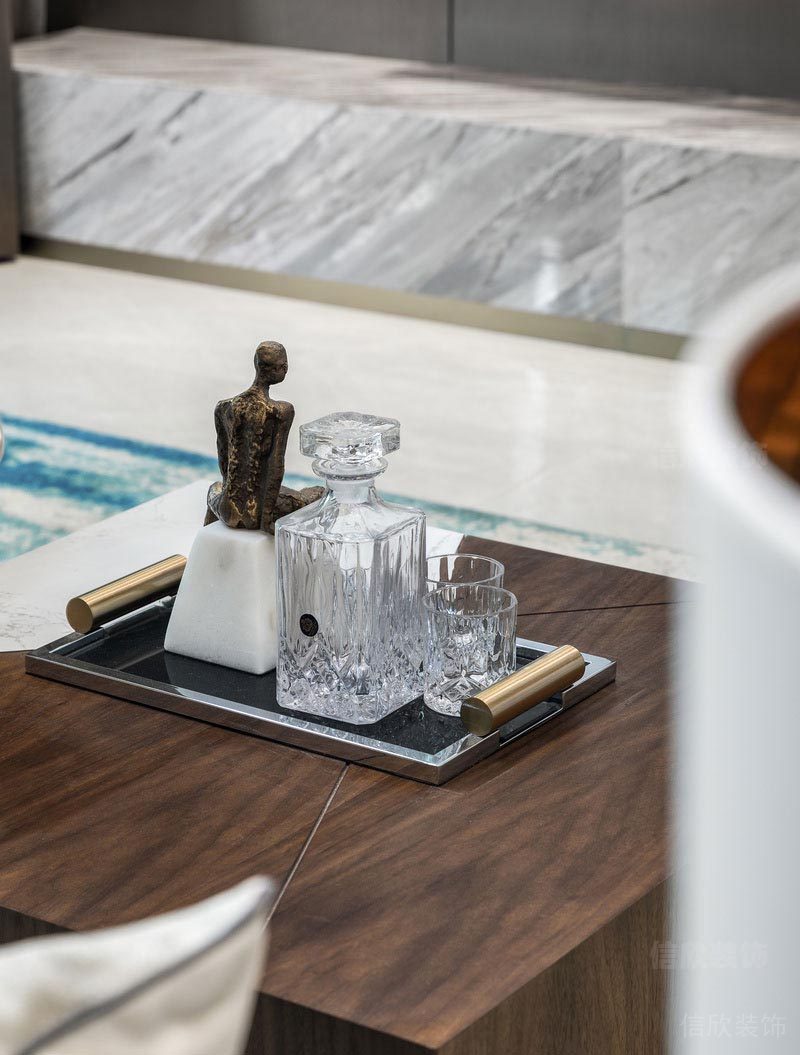 深圳市南山區(qū)星都·梅沙天邸酒瓶