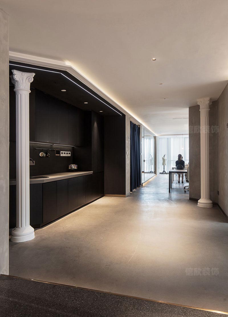 深圳南山現(xiàn)代工業(yè)風(fēng)設(shè)計(jì)公司辦公室裝修茶水柜