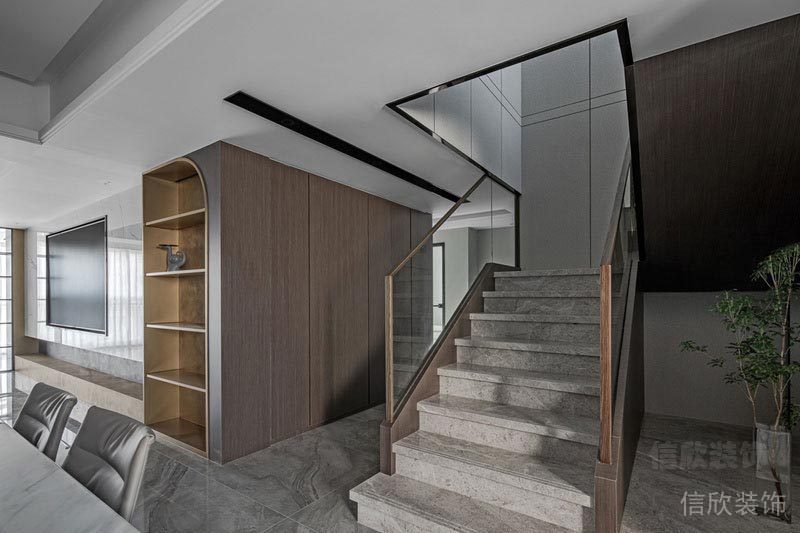 玻璃護(hù)墻板板墻設(shè)計(jì)半墻扶手木質(zhì)效果階梯式家裝