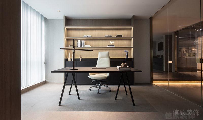 深圳南山現(xiàn)代工業(yè)風(fēng)設(shè)計(jì)公司辦公室裝修主任辦公室