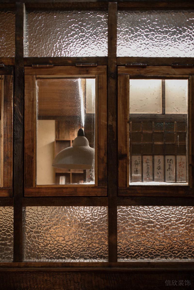 深圳龍華餐飲店裝修圖藝術(shù)雕花玻璃細節(jié)