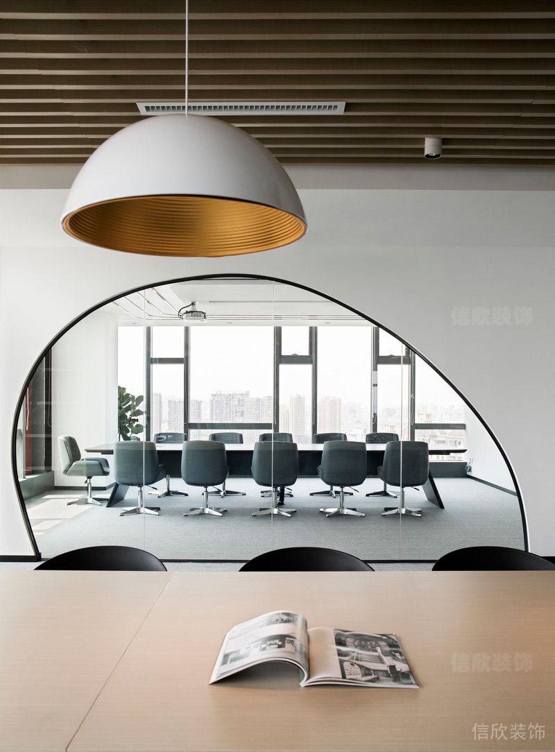 造型多變的世界金融中心公司辦公室裝修設(shè)計