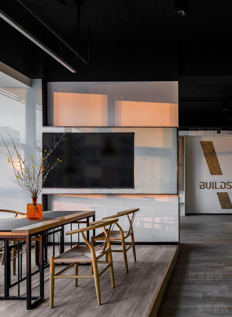 南山區(qū)世茂前海中心白色調(diào)辦公室裝修設(shè)計(jì)