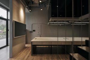 工業(yè)風(fēng)裝修設(shè)計(jì)會(huì)議室實(shí)木地板辦公室大廳效果圖