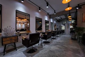 理發(fā)店復古pvc地板天花吊頂射燈鏡面工業(yè)風裝修設計店鋪設計